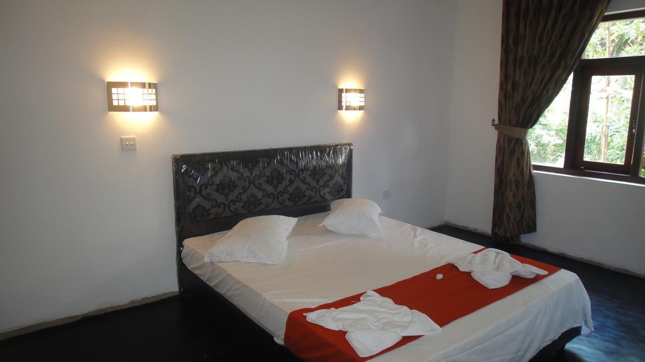 The Kingston Hotel คิริบัทโกดา ภายนอก รูปภาพ