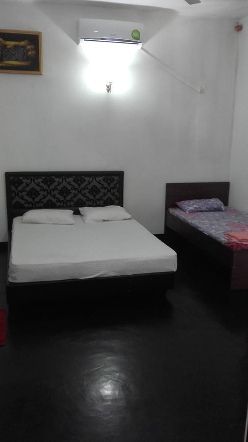 The Kingston Hotel คิริบัทโกดา ภายนอก รูปภาพ